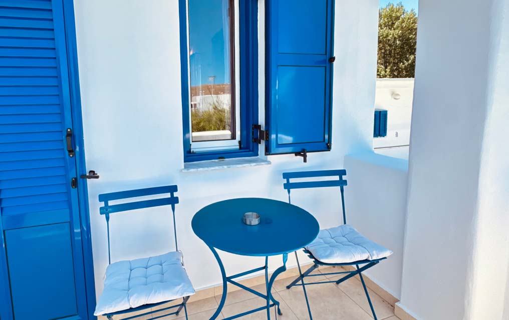 Μικρό μπαλκόνι στα Studio Koureas